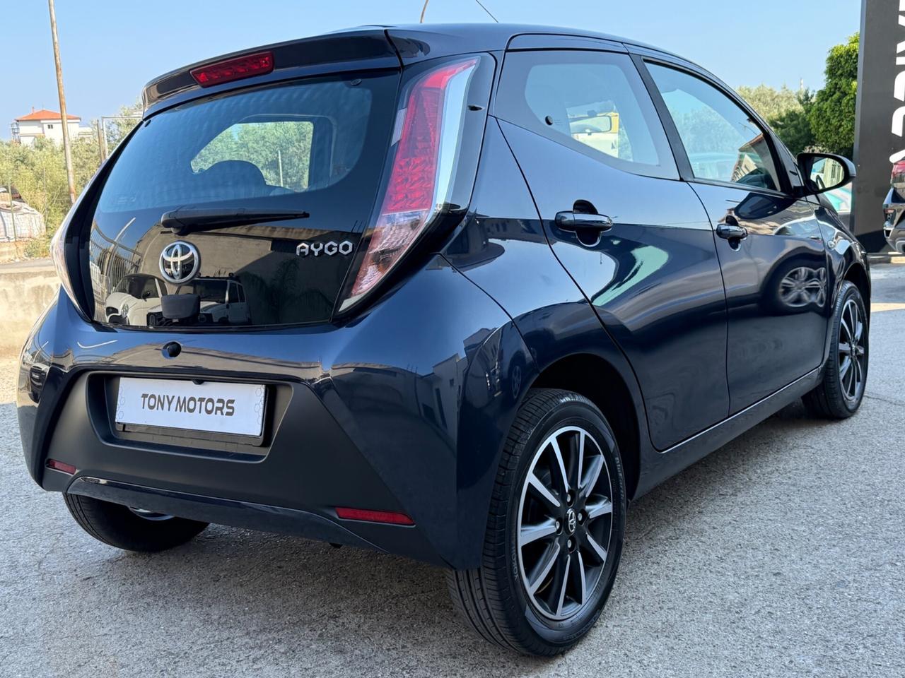 Toyota Aygo 1.0 VVT-i 69 CV 5 porte x-cool