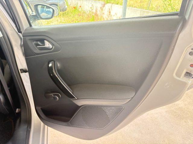 PEUGEOT 208 1.0 VTi 68 CV 5 porte OK NEOPATENTATI EURO 5B BENZ