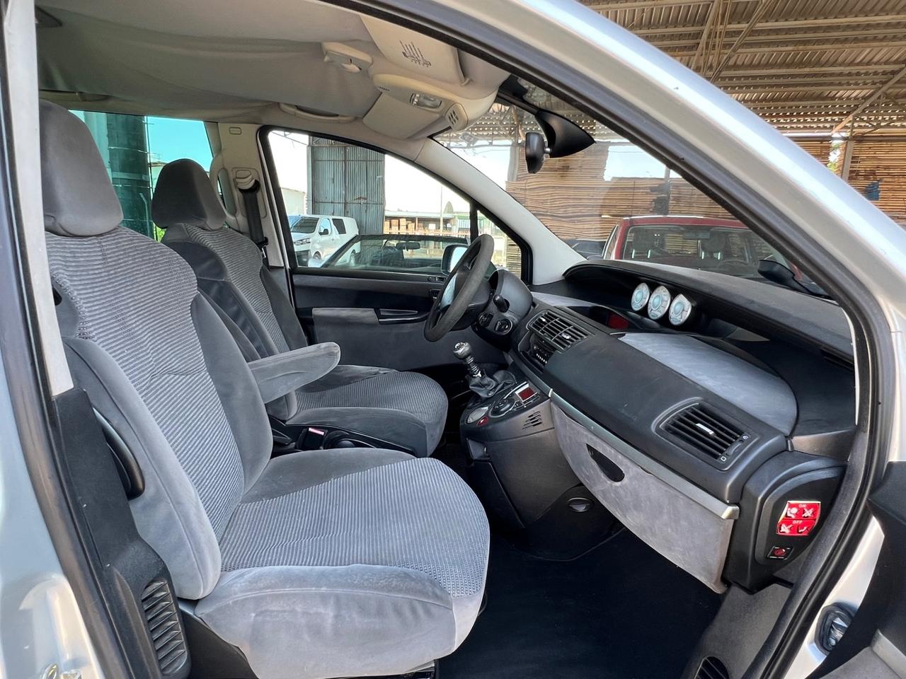 Peugeot 807 2.0 HDi FAP SR