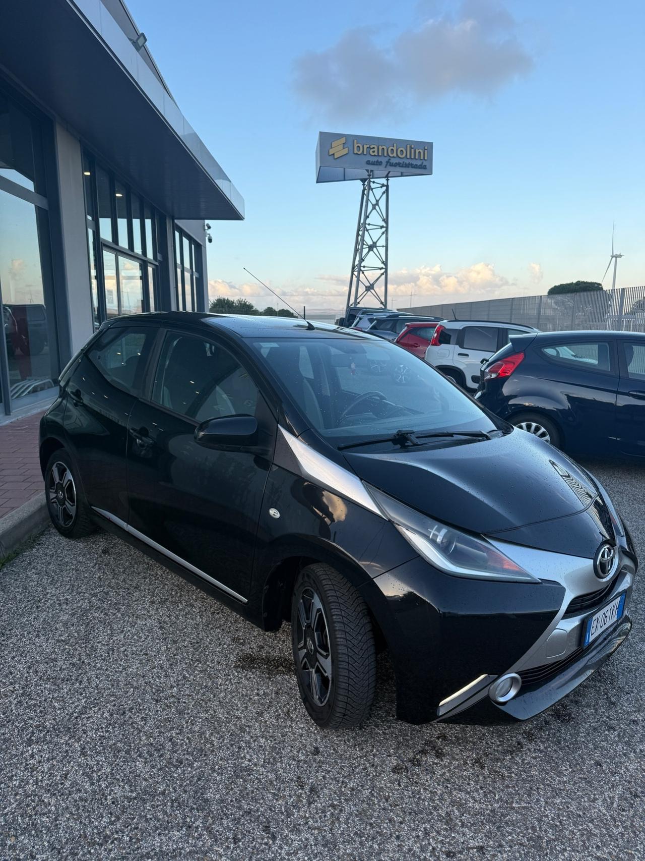 Toyota AYGO 1.0 Lounge XPLAY my14"