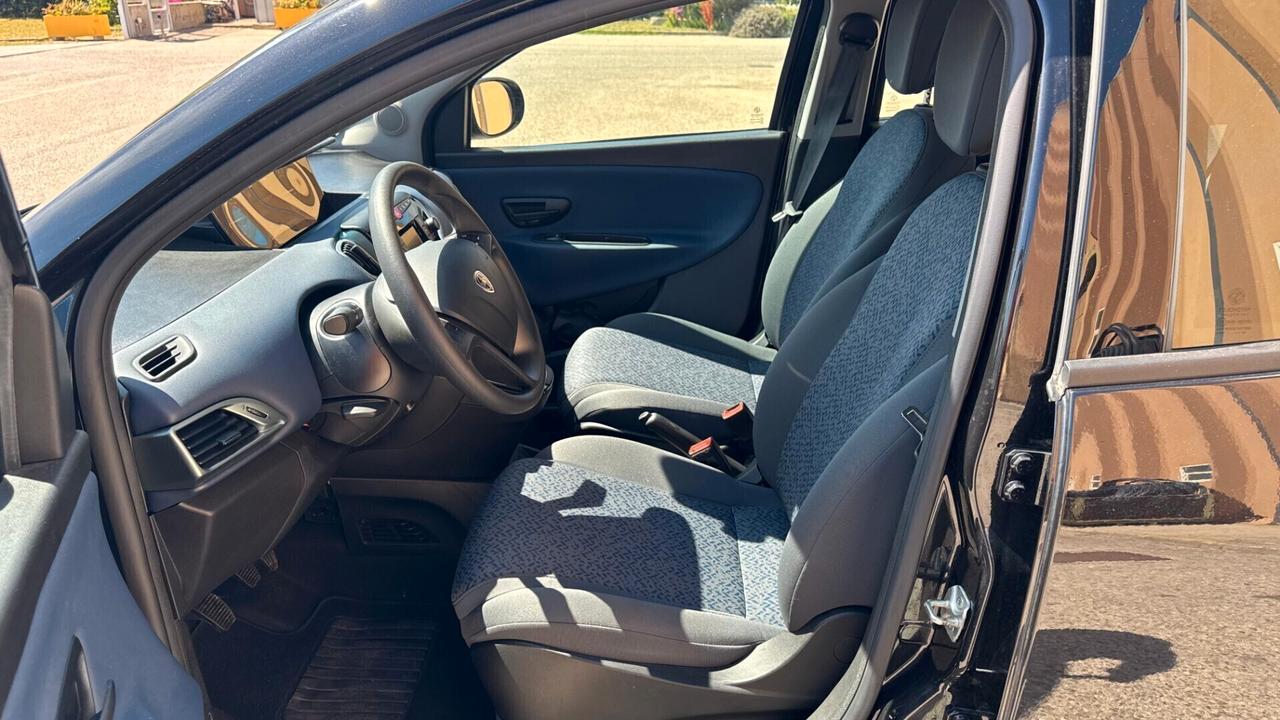 Lancia Ypsilon 1.0 Hybrid NEOPATENTATI - 2024
