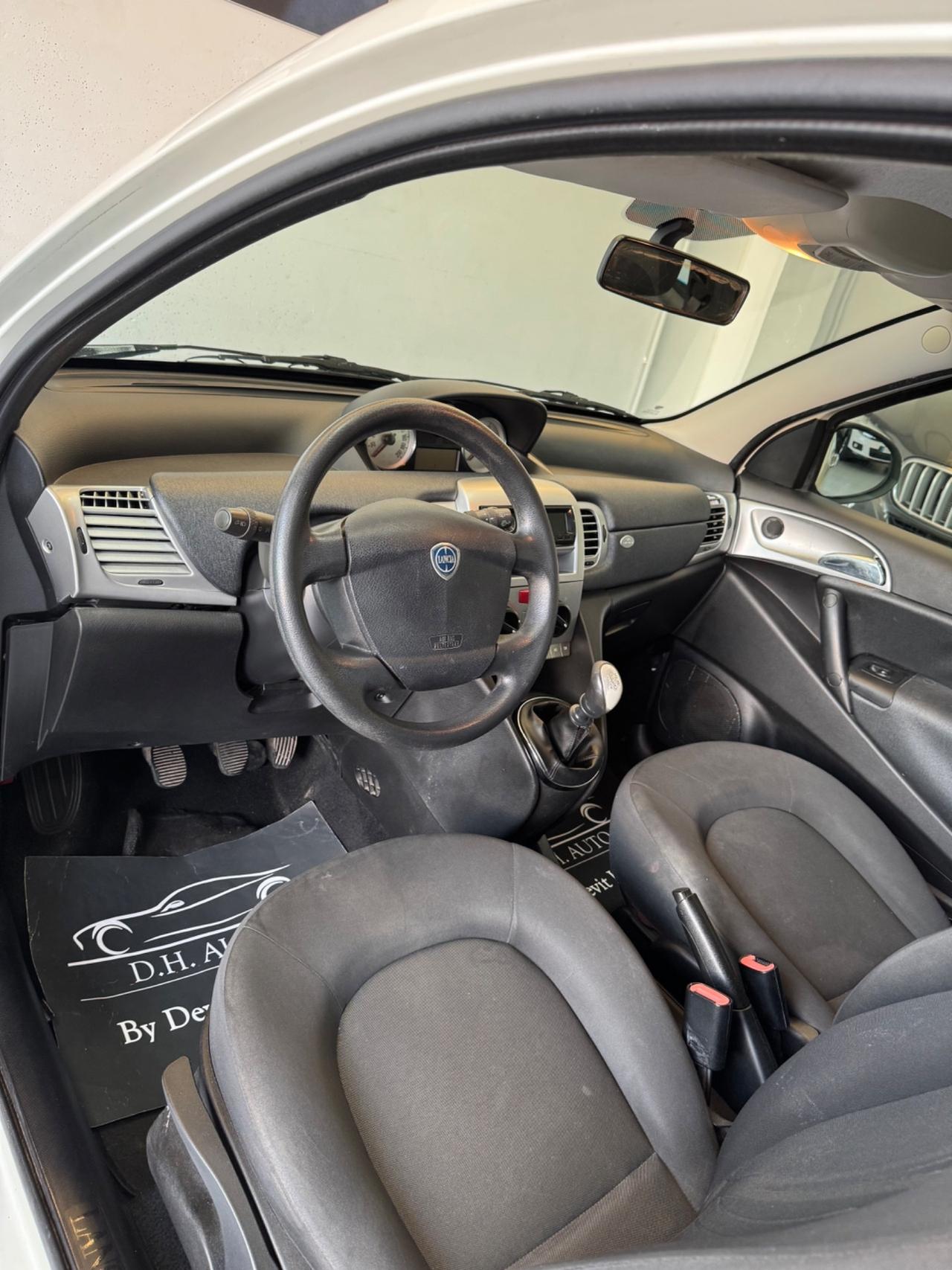 Lancia Ypsilon 1.2 69 CV Unyca