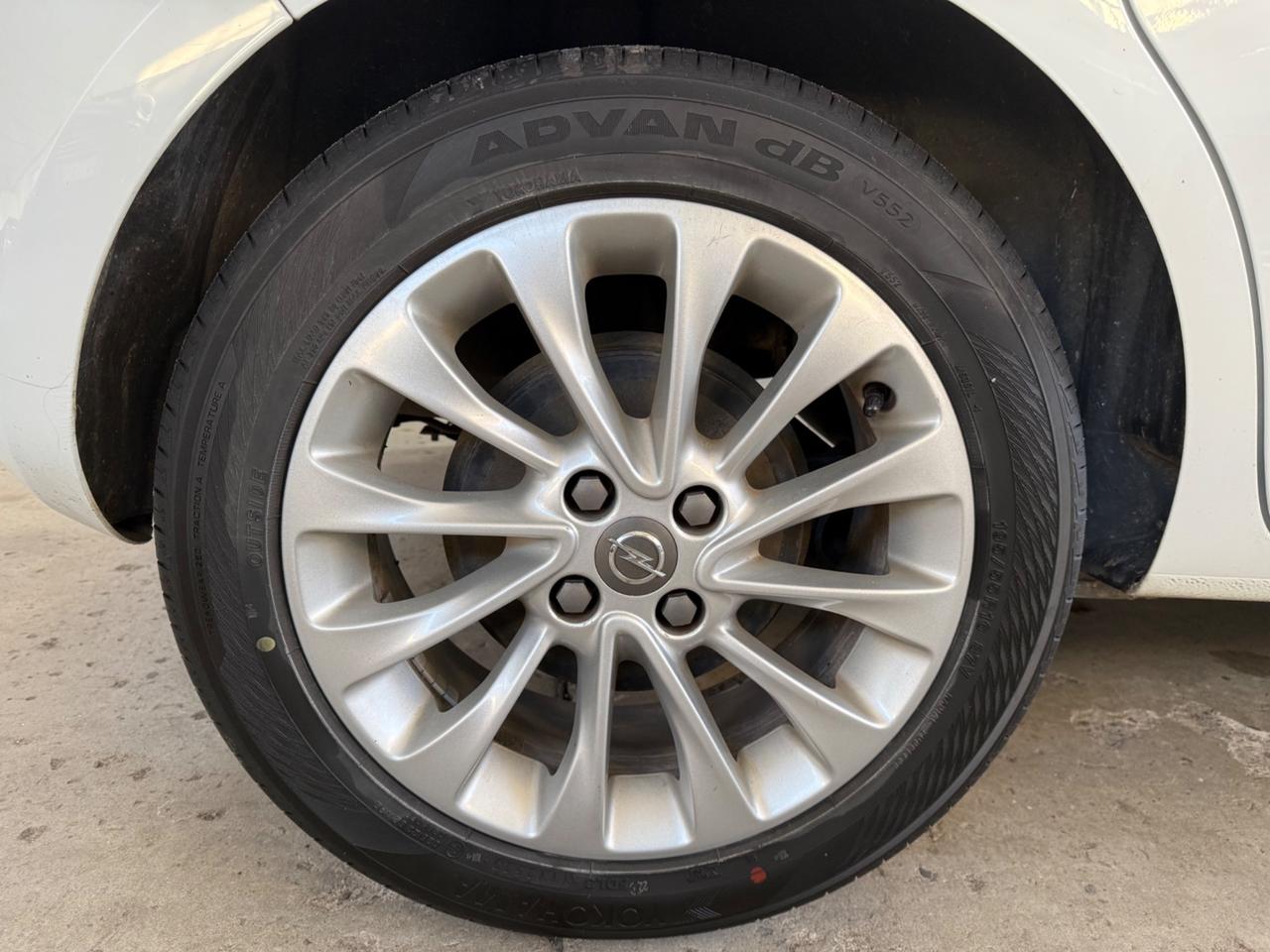 Opel Corsa 1.4 90CV GPL Tech 5 porte Cosmo