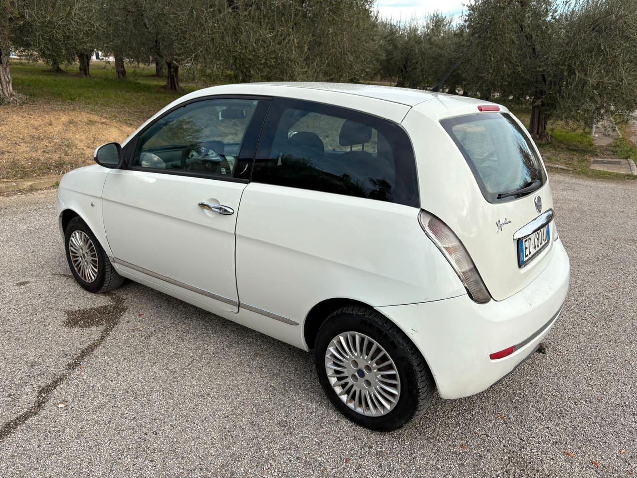 LANCIA Ypsilon1.3 MJT 75Cv Platino - 10-2010