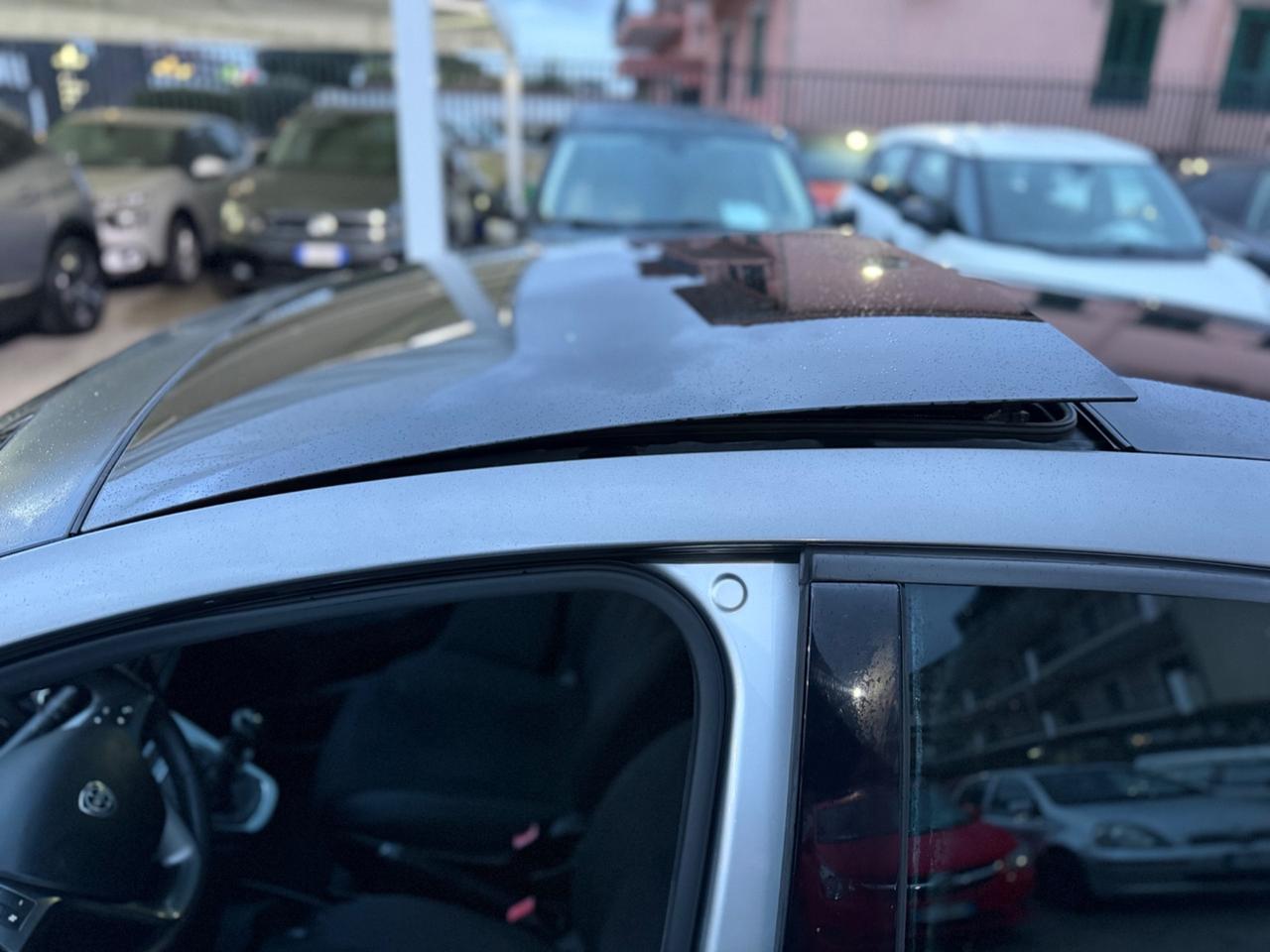 Lancia Ypsilon 1.2 69 CV Platinum Tetto + vernice bicolore