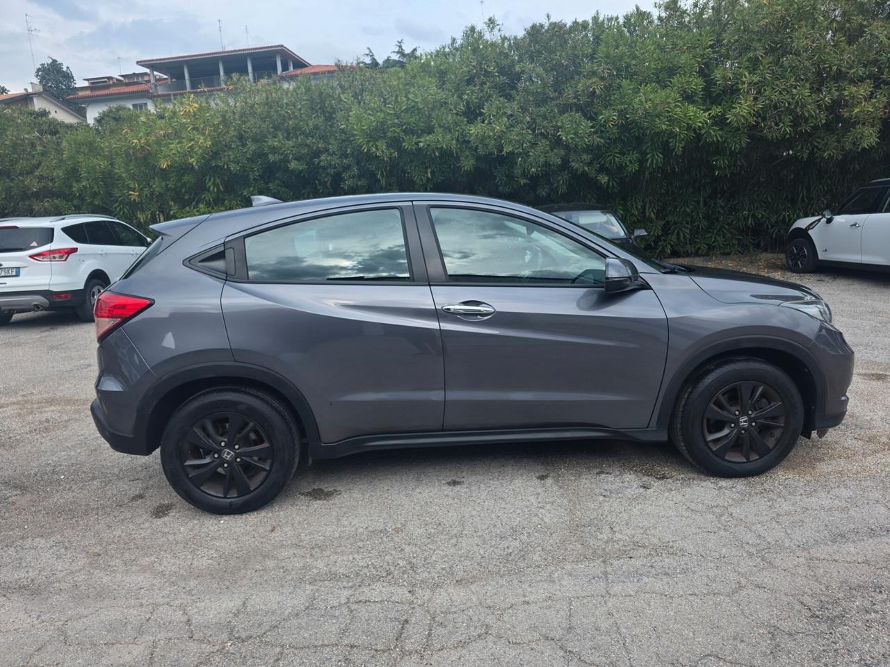 Honda HR-V Neo patentati 105000 kmHonda H-RV 1.6 disel 120 cavalli 88kw anno 2016 cambio manuale a 6 marce tagliando eseguito gomme al 85% interni perfetti esterni ottimi con un litro di gasolio si percore circa 20- 22 km lauto dispone di : Cerchi in lega