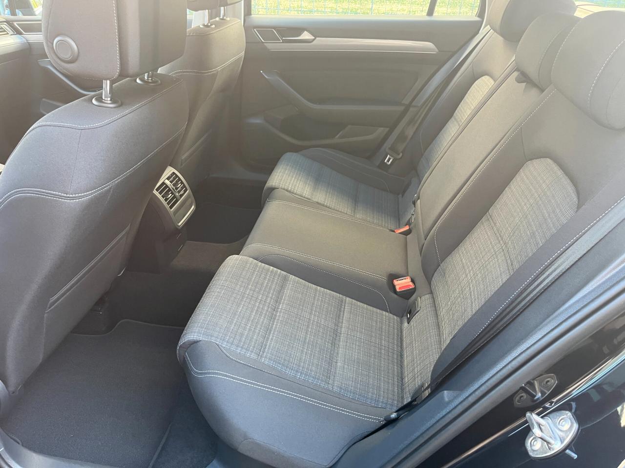 Volkswagen Passat Variant 2.0 TDI SCR EVO DSG Business**KM 86252**