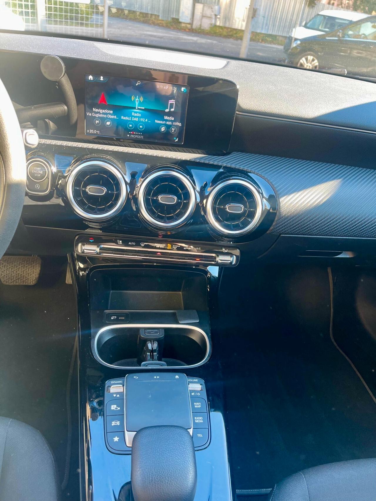 Mercedes-benz CLA 180 BENZINA Auto Shooting Brake NEOPATENTATI