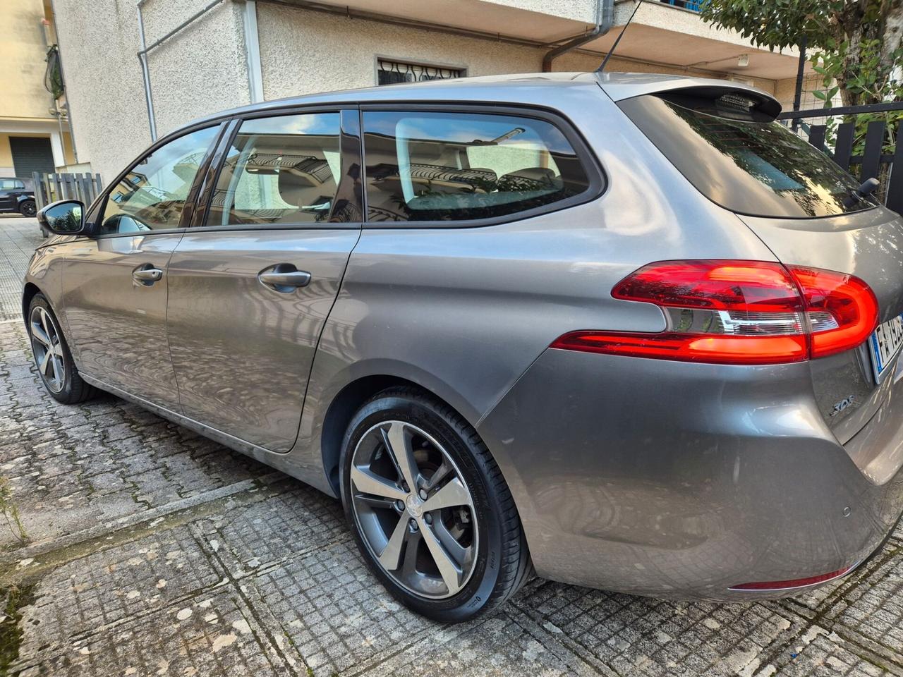 Peugeot 308 BlueHDi 120 S&S SW Allure
