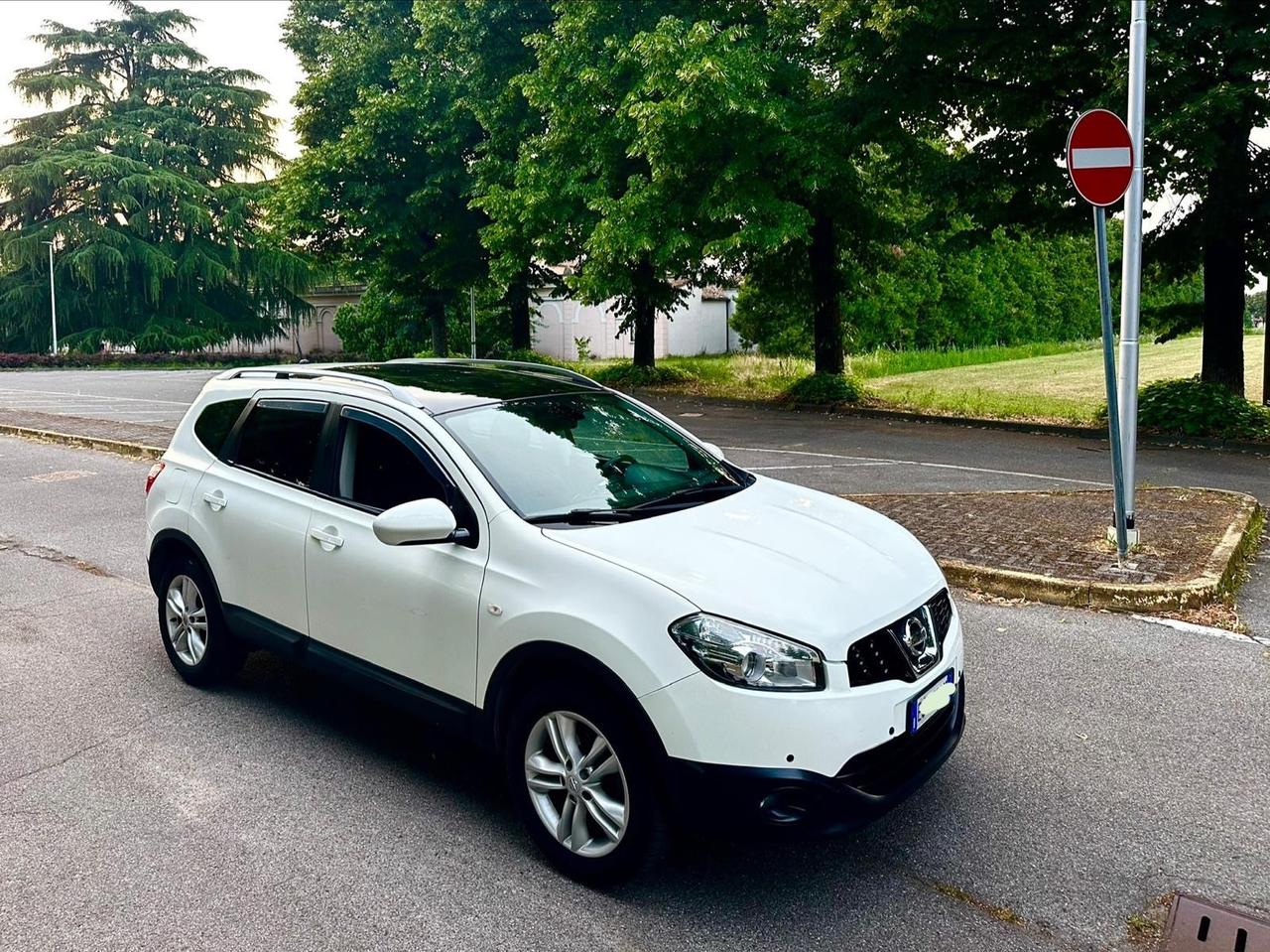 Nissan Qashqai. . 7 POSTI