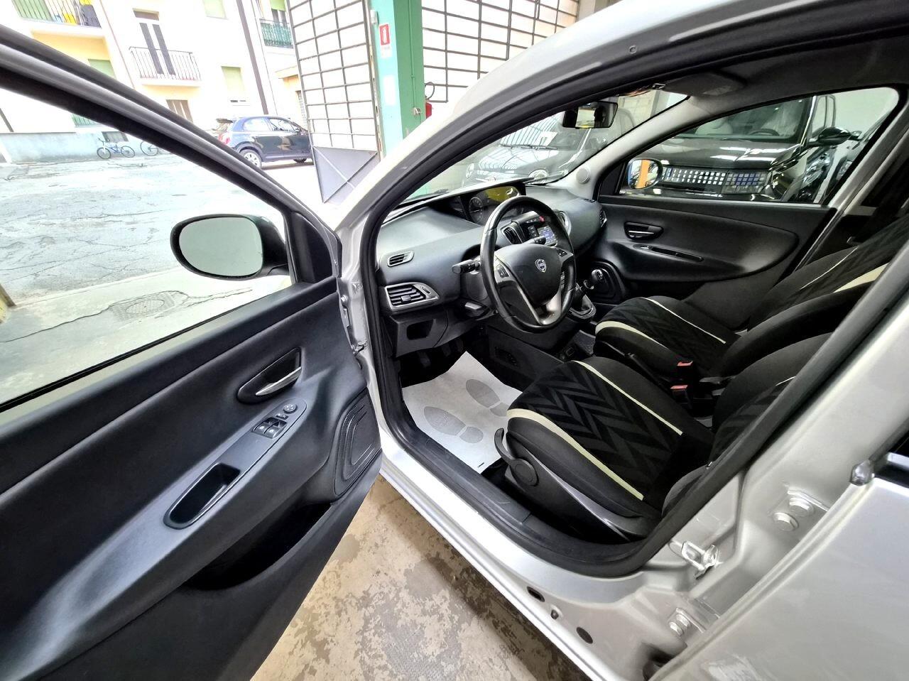 Lancia Ypsilon 1.2 Gold 69cv