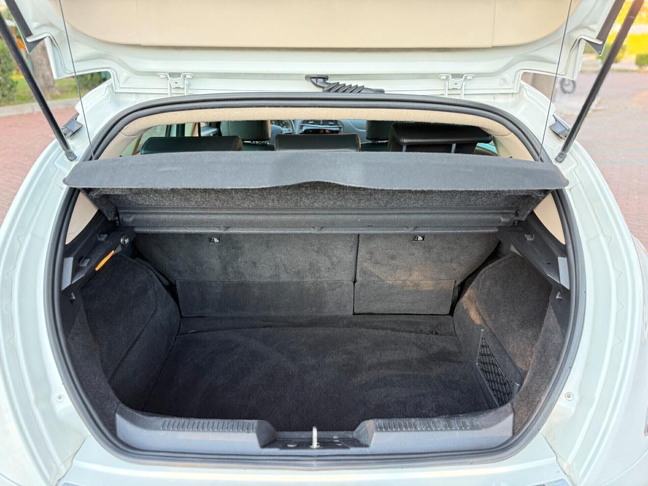 Lancia Delta 1.4 T-Jet 120 CV Gold Ecochic GPL,tetto apribile,pelle,cerchi 17,cruise control,comandi al volante,blu&me,sensori di parcheggio,full