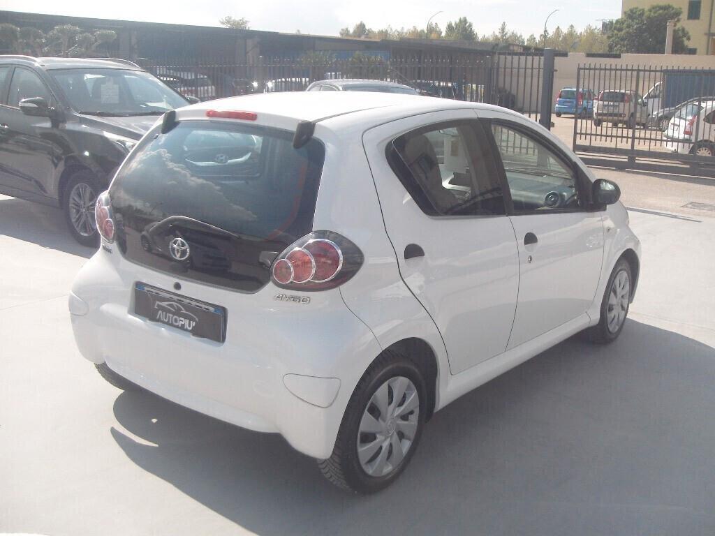 Toyota Aygo 1.0 5 porte Connect - 2013