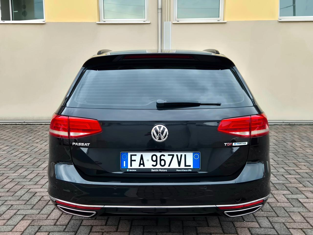 Volkswagen Passat Variant R-Line 1.6 TDI DSG