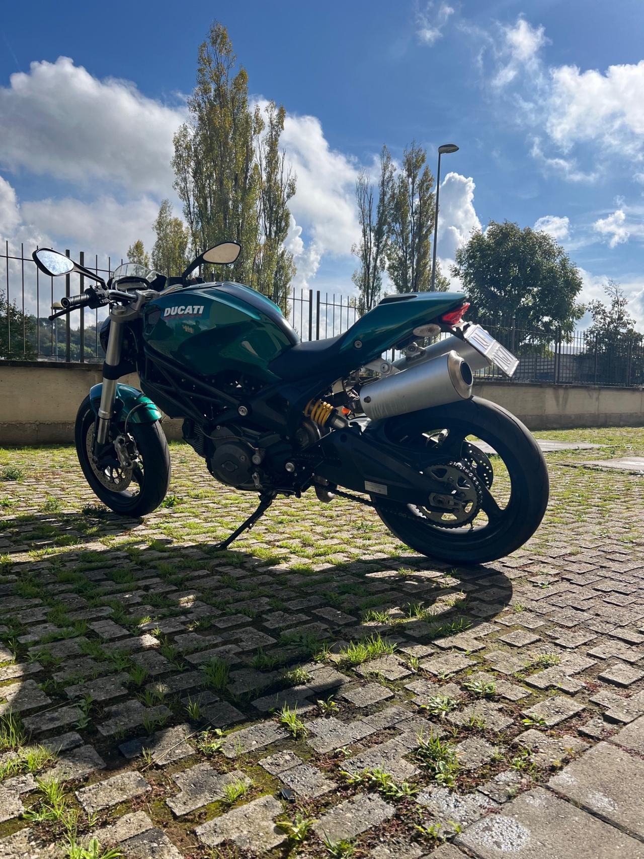 Ducati Monster 696