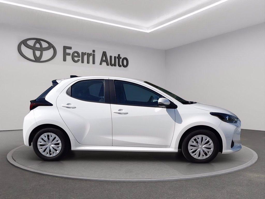 TOYOTA Yaris 1.5h active del 2025