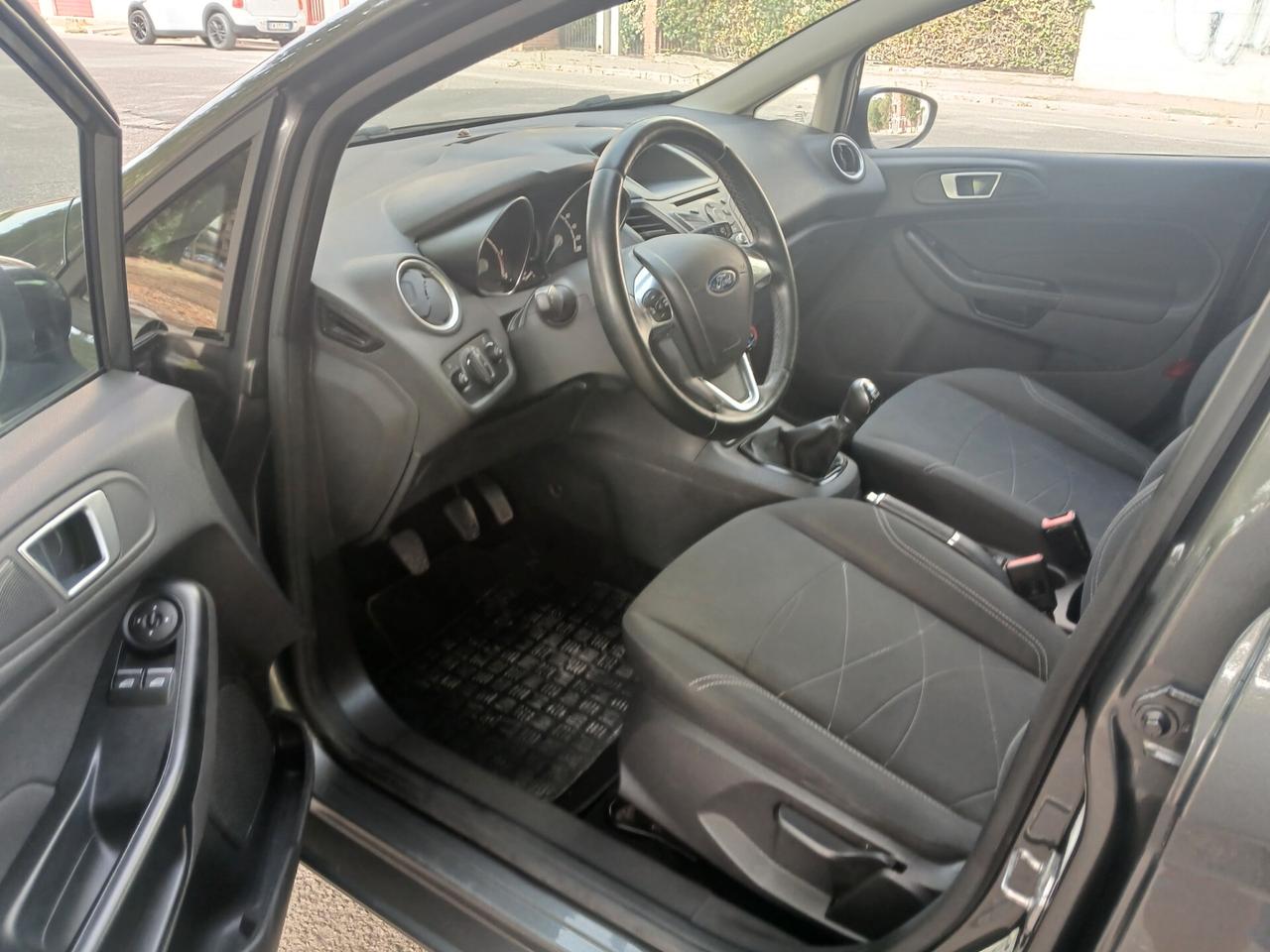 Ford Fiesta 1.5 TDCi 75CV 5 porte Titanium