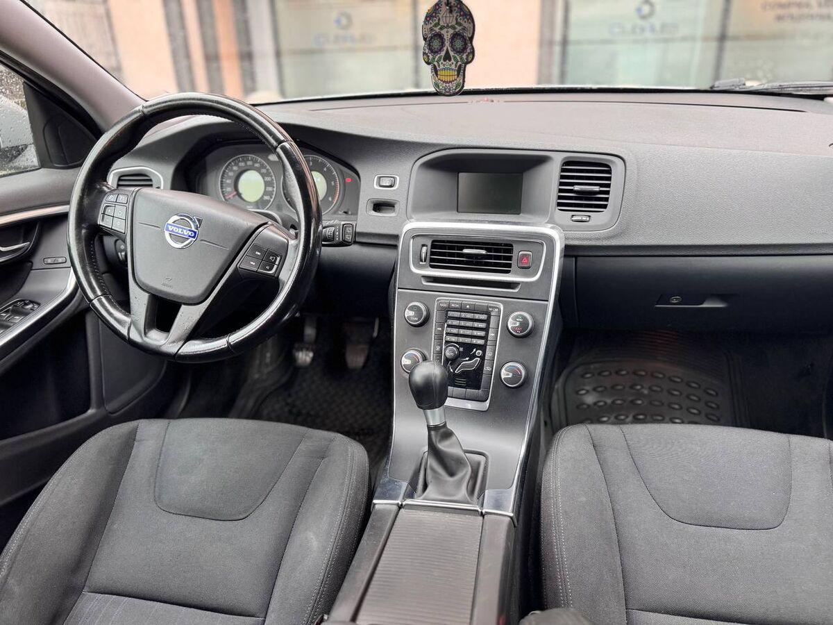 Volvo V60 I 2010 V60 2.0 D3 Summum