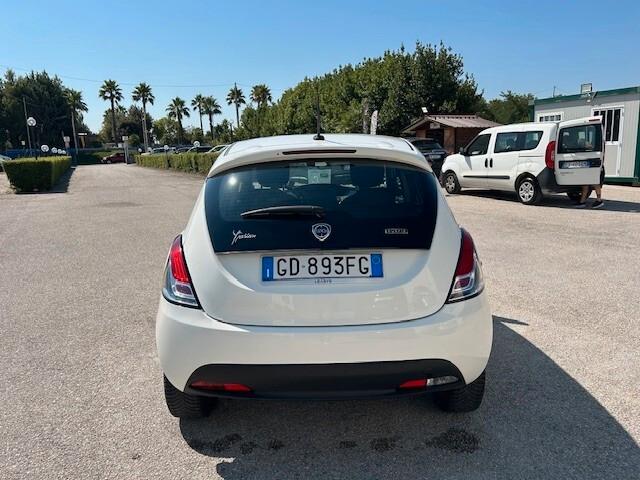 Lancia Ypsilon 1.0 FireFly 5 porte S&S Hybrid Ecochic Silver