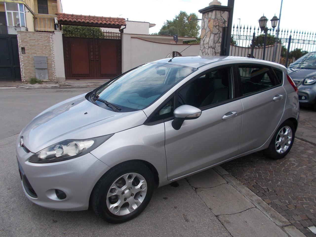 Ford Fiesta 1.4 TDCi 68CV 5 porte Titanium