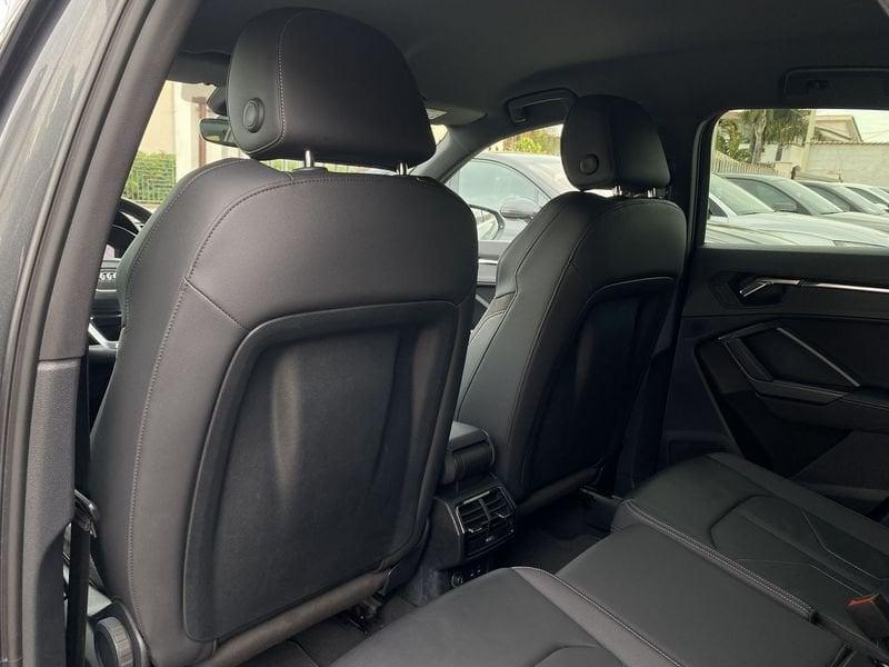 Audi Q3 Sportback S Line interno ed esterno 2.0 TDI 150CV s-tronic 35
