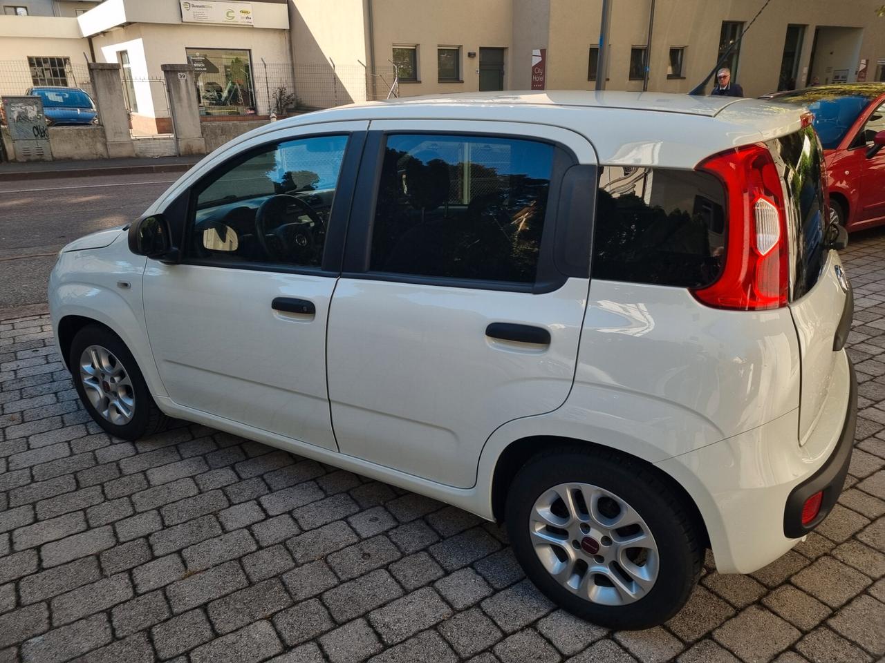 Fiat Panda 1.2 Lounge 69cv anno2018 km64000 neopat