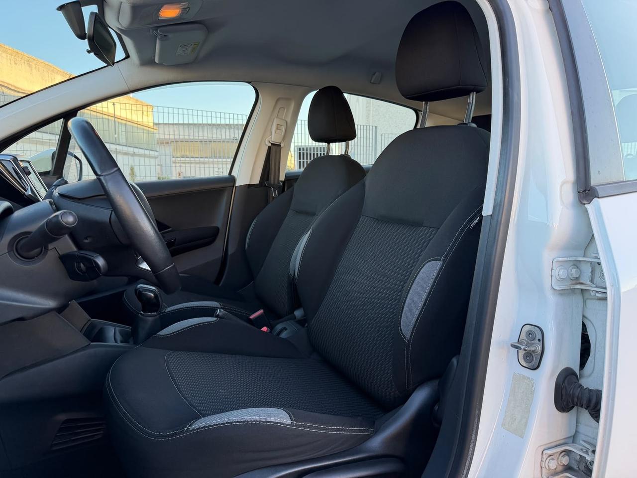 Peugeot 208 87000 KM GARANZIA 12 MESI