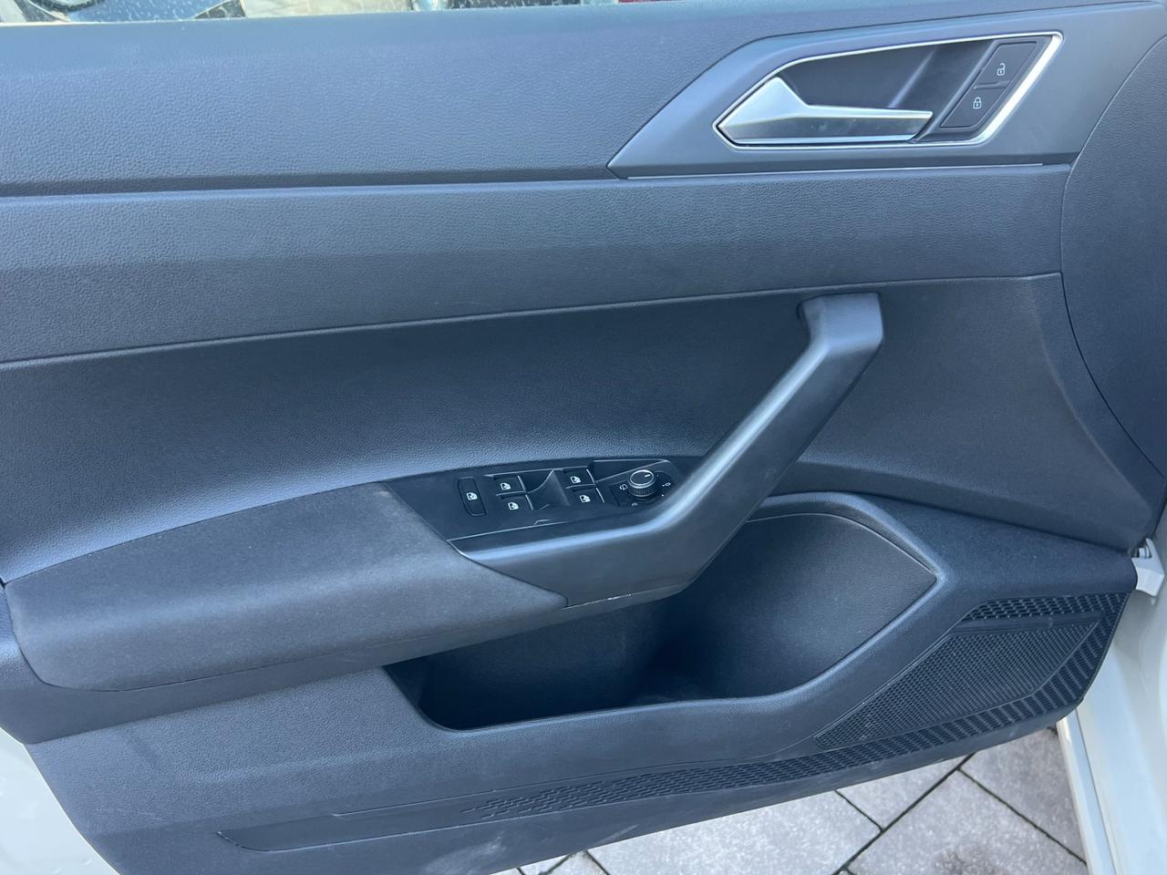 Volkswagen Taigo 1.0 TSI 110 CV R-Line TETTO APRIBILE / FINANZIABILE