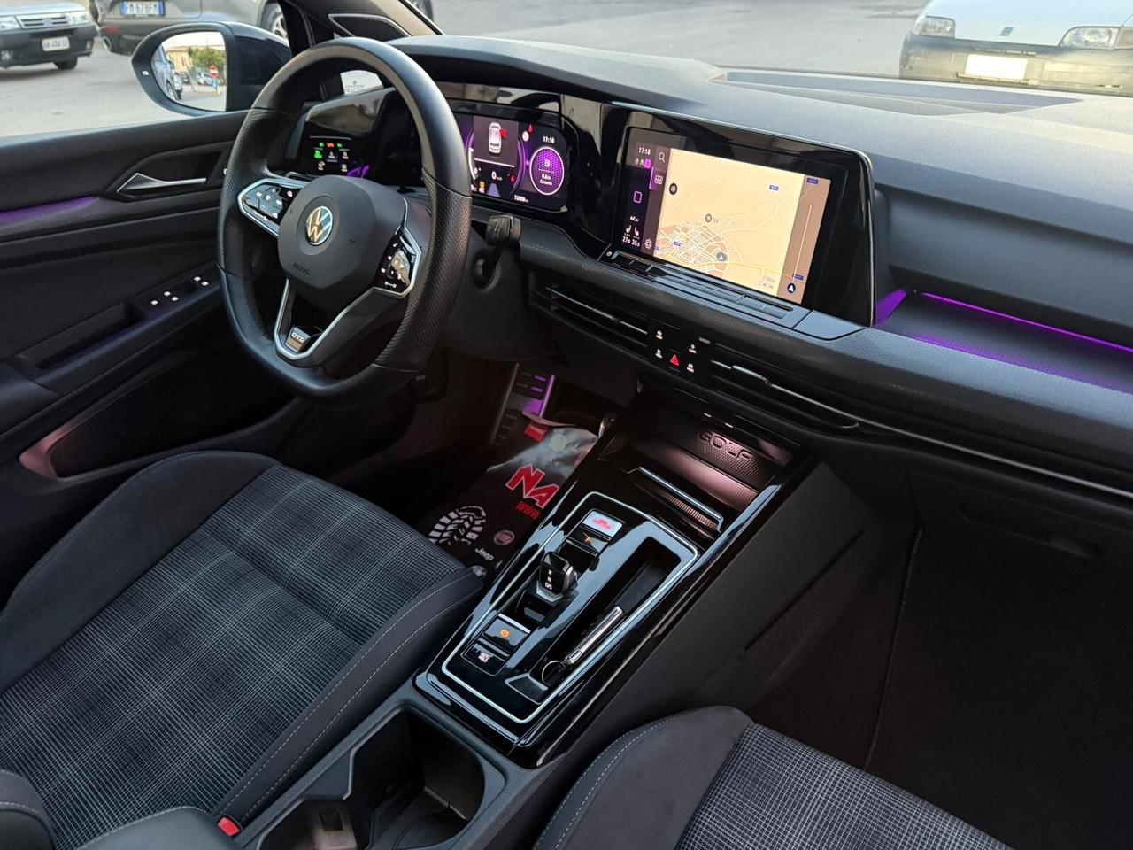 Volkswagen Golf 8 GTD 2.0 TDI 200cv DSG