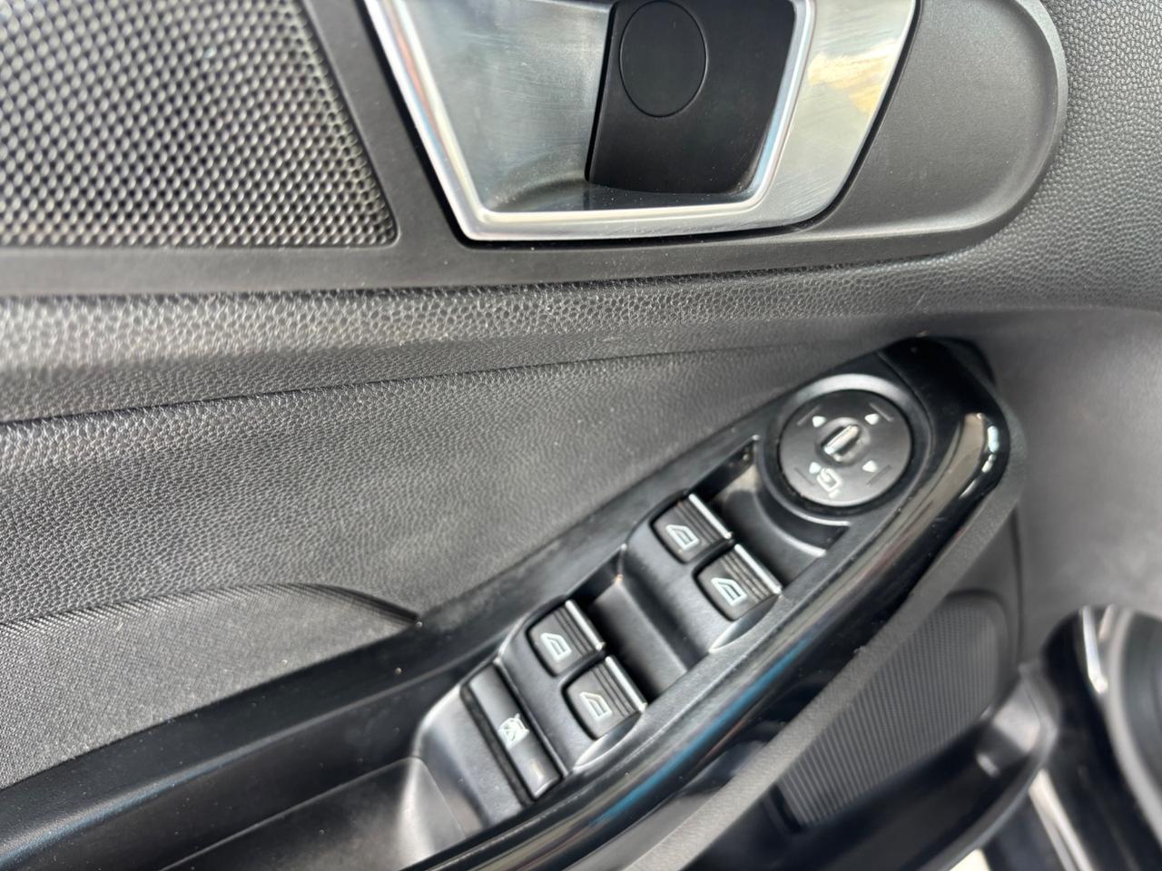 Ford Fiesta 1.5 TDCi 75CV 5 porte Titanium