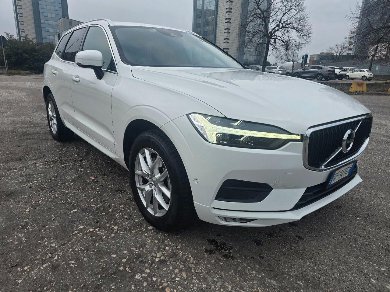 Volvo XC 60 XC60 B4 (d) AWD Geartronic Momentum