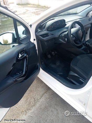 Peugeot 208 autocarro n1 4 posti