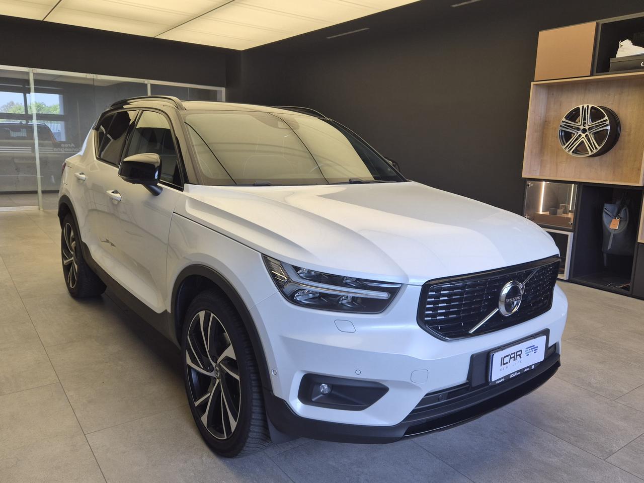 VOLVO XC40 - XC40 2.0 d4 R-design awd geartronic