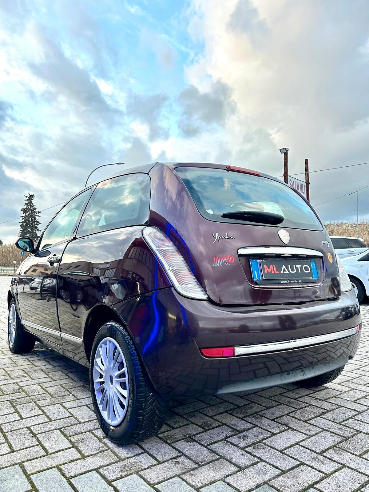Lancia Ypsilon 1.3 MJT 75 CV Platino