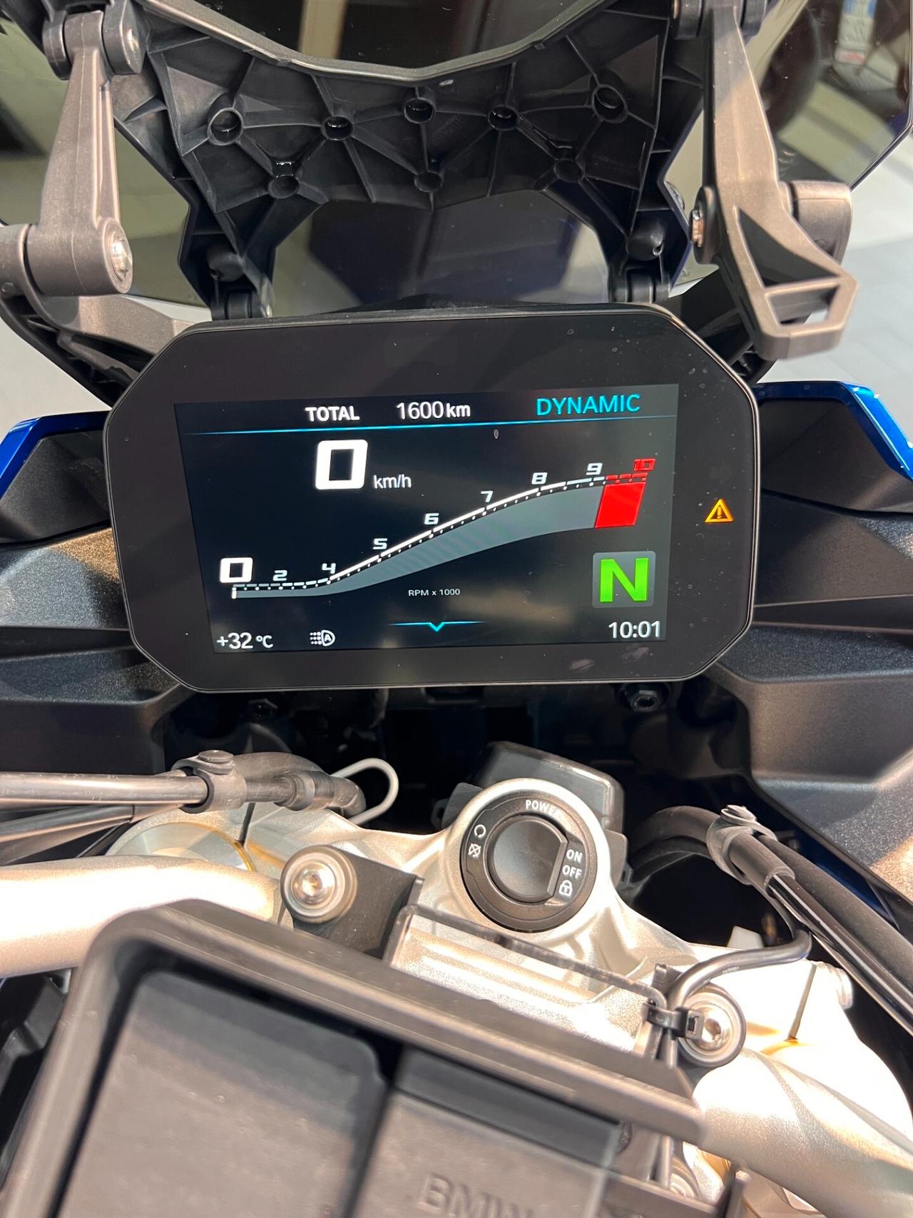 Bmw F 900 XR racing blue metallic