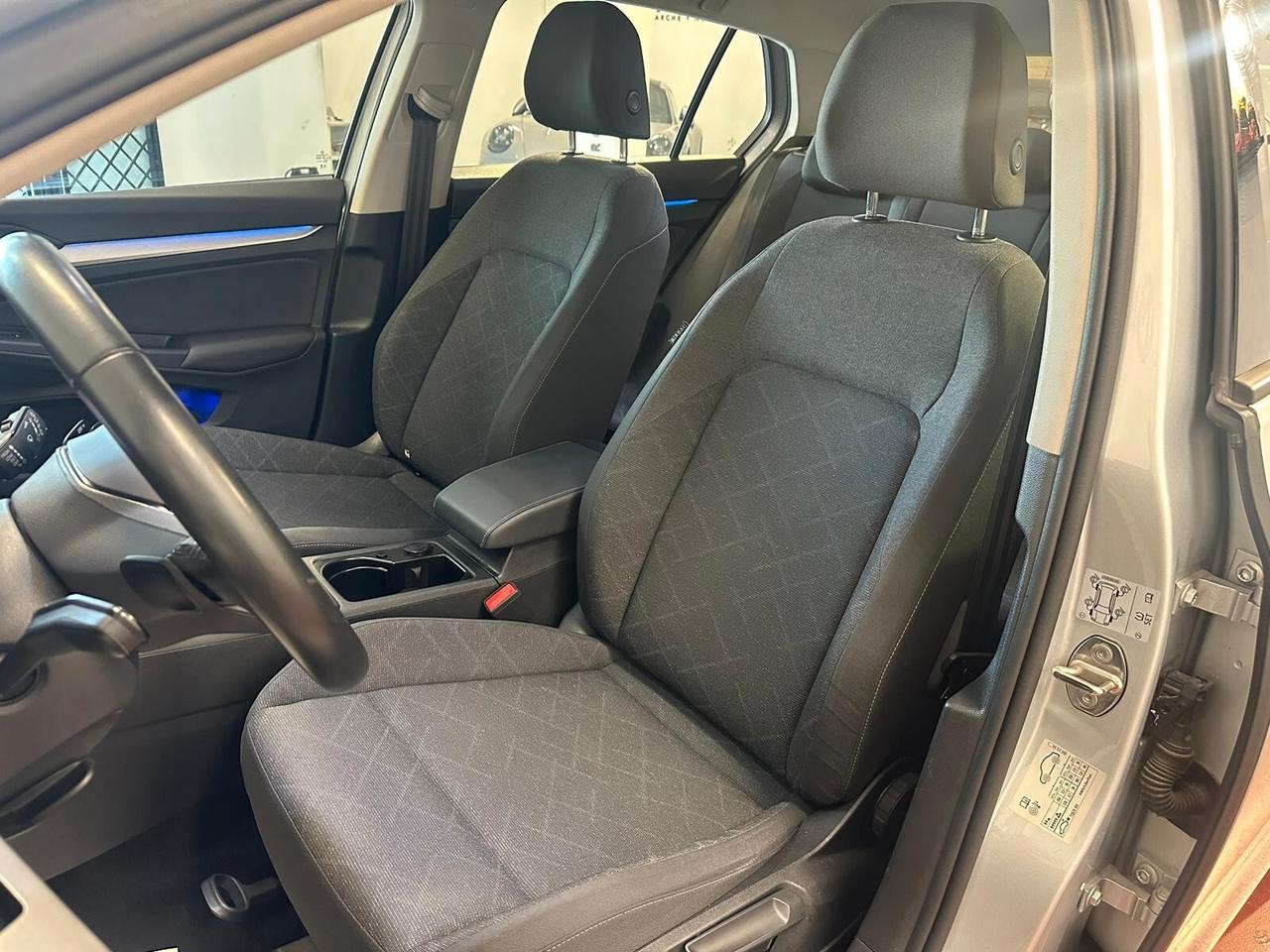 Volkswagen Golf 1.0 eTSI EVO DSG Life AUTOMATICA