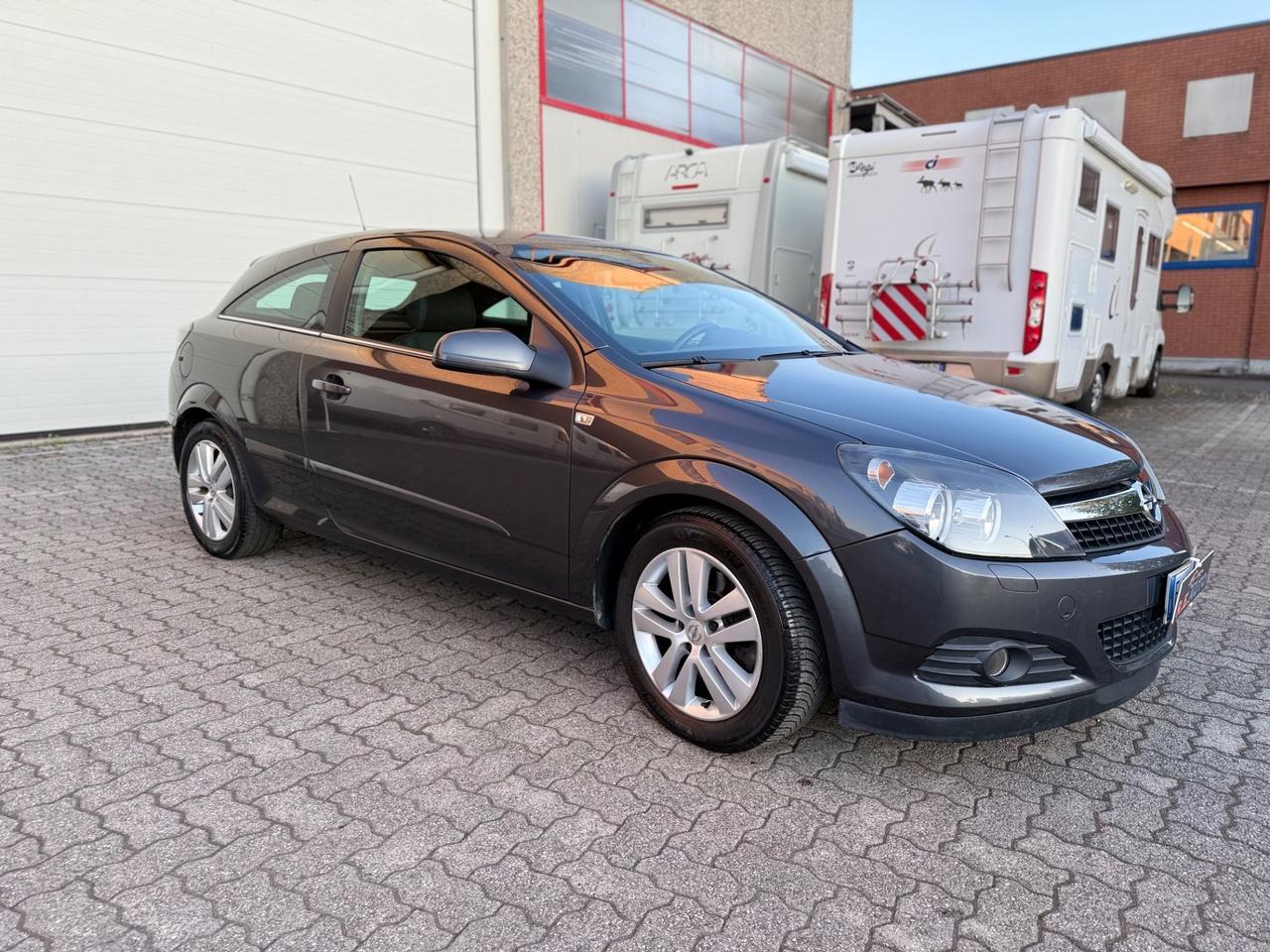 Opel Astra GTC 1.7 CDTI 125CV 3 porte Cosmo