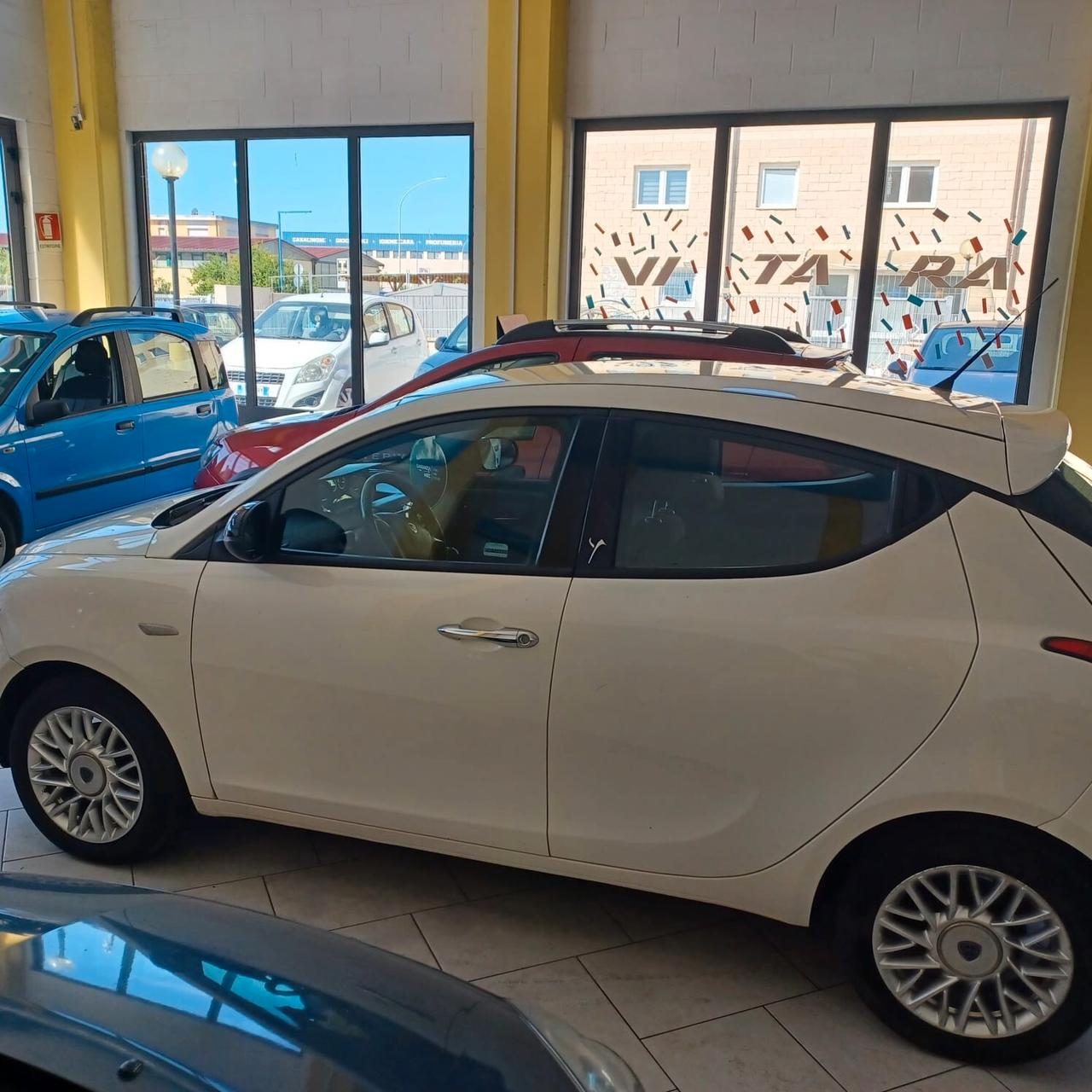 NEOPATENTATI LANCIA YPSILON 1.2 OTTIMO STATO