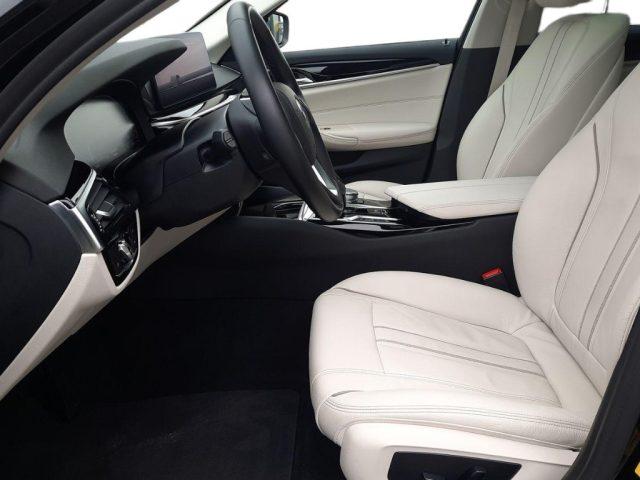 BMW 530 e xDrive Touring Business Aut. + Tetto apr.