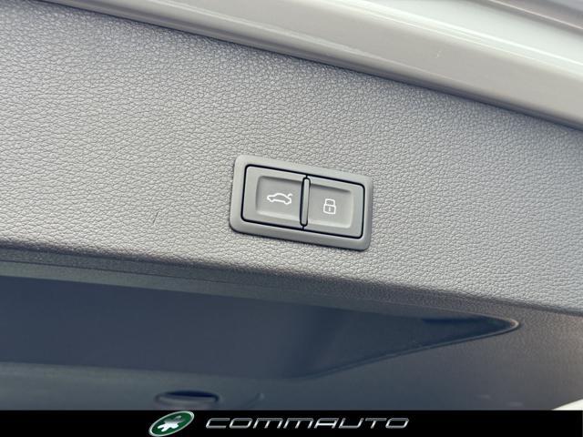 AUDI Q2 30 TDI S tronic Identity Black