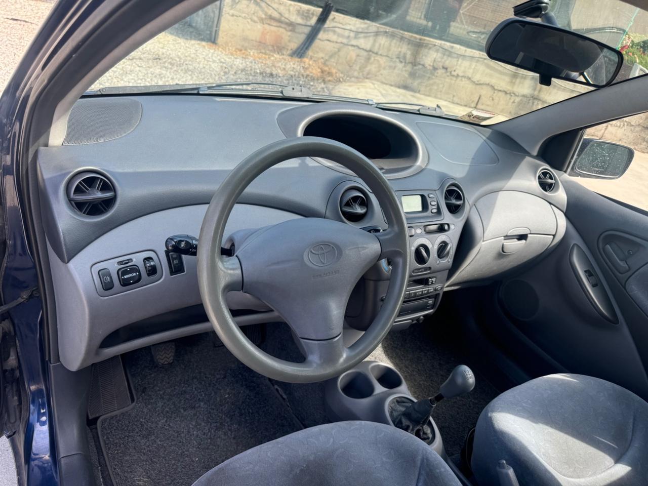 Toyota Yaris 1.0i 16V cat 5 porte Sol
