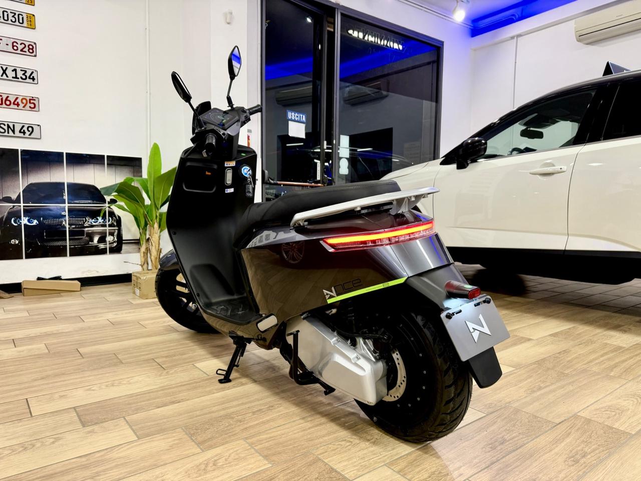 Scooter elettrico LvNeng NCE S