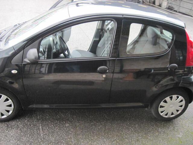 Peugeot 107 1.0 5 porte NEOPATENTATI