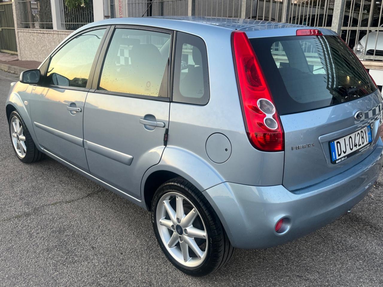 Ford Fiesta 1200 5p. Ghia Unipro 2007