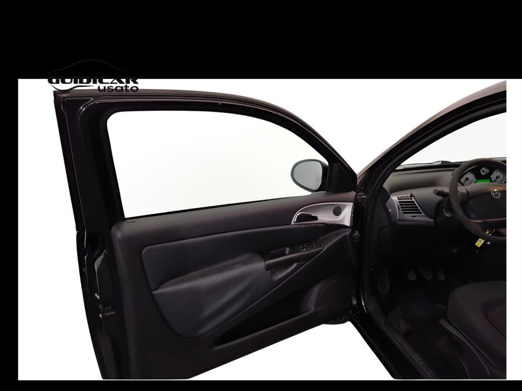 LANCIA Ypsilon II 2007 - Ypsilon 1.2 8v New Oro (oro)