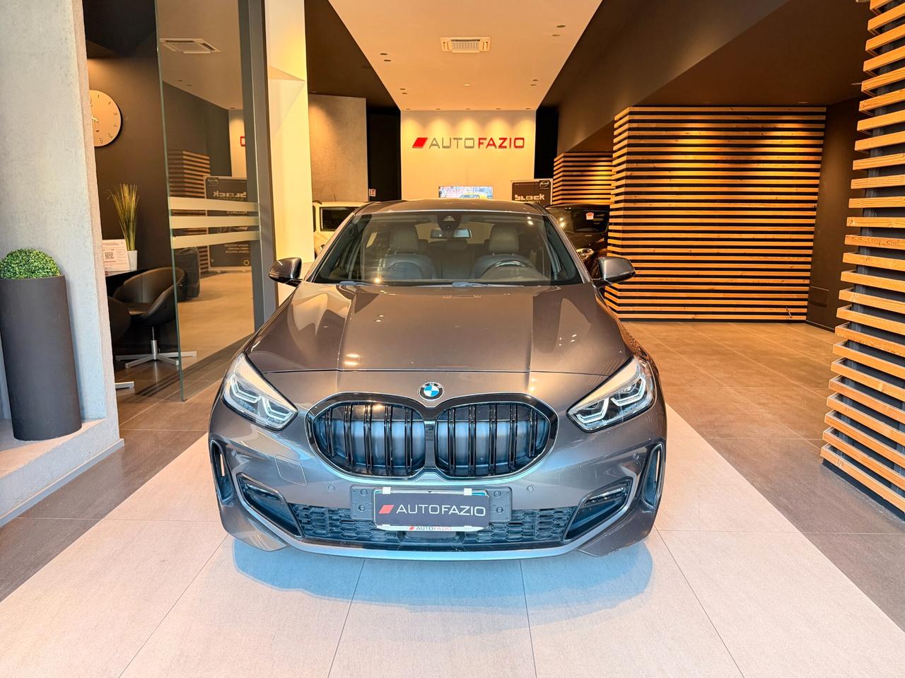 Bmw 118 118d 5p. Msport