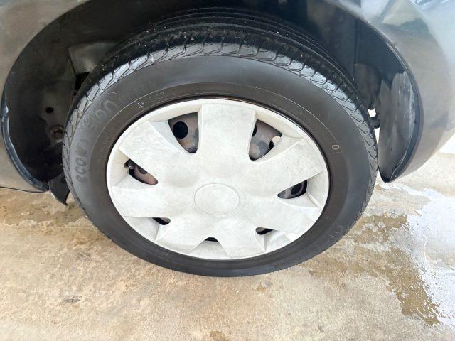 TOYOTA Yaris 1.0 5 porte OK NEIèATENTATI BòUETHOOT