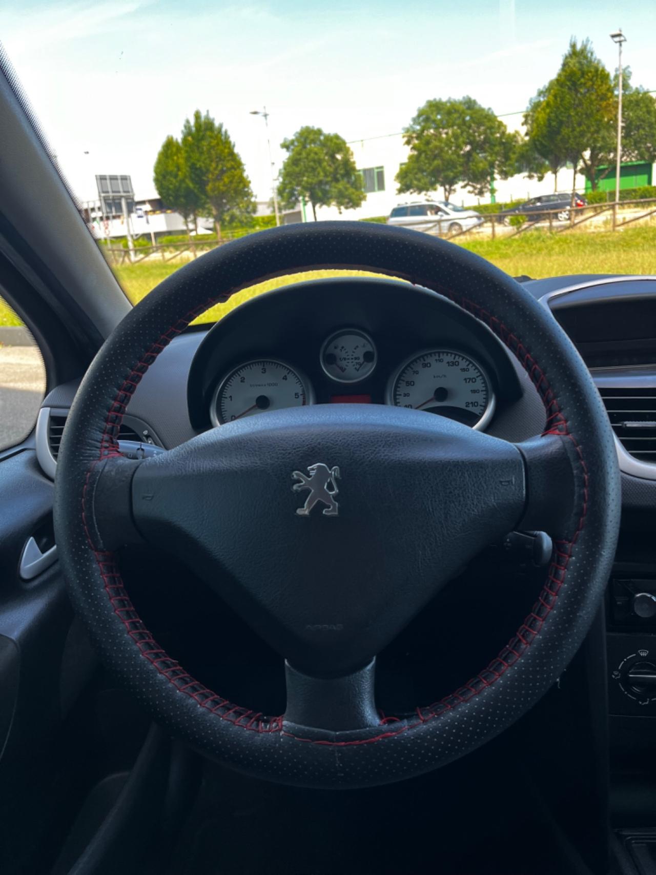 Peugeot 207 1.4 HDi 70CV Neopatentati