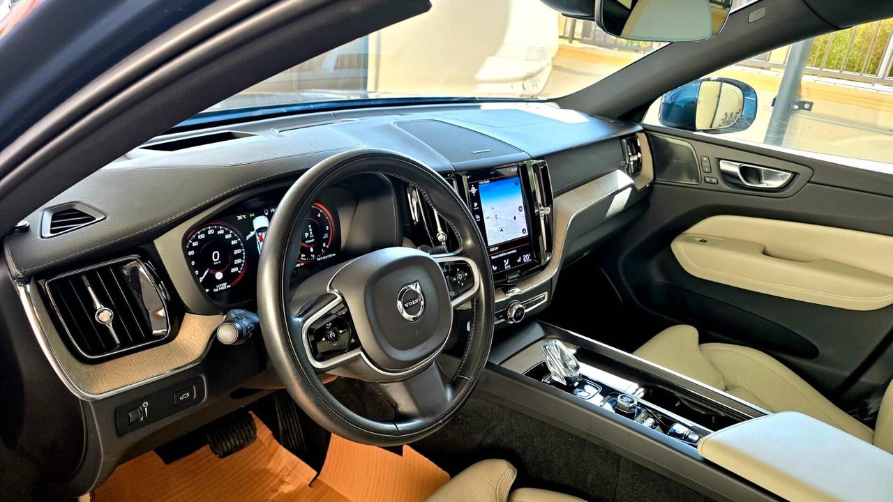 VOLVO XC60 B5 2.0 AWD ISCRIPTION MHEV 235cv STUPENDA