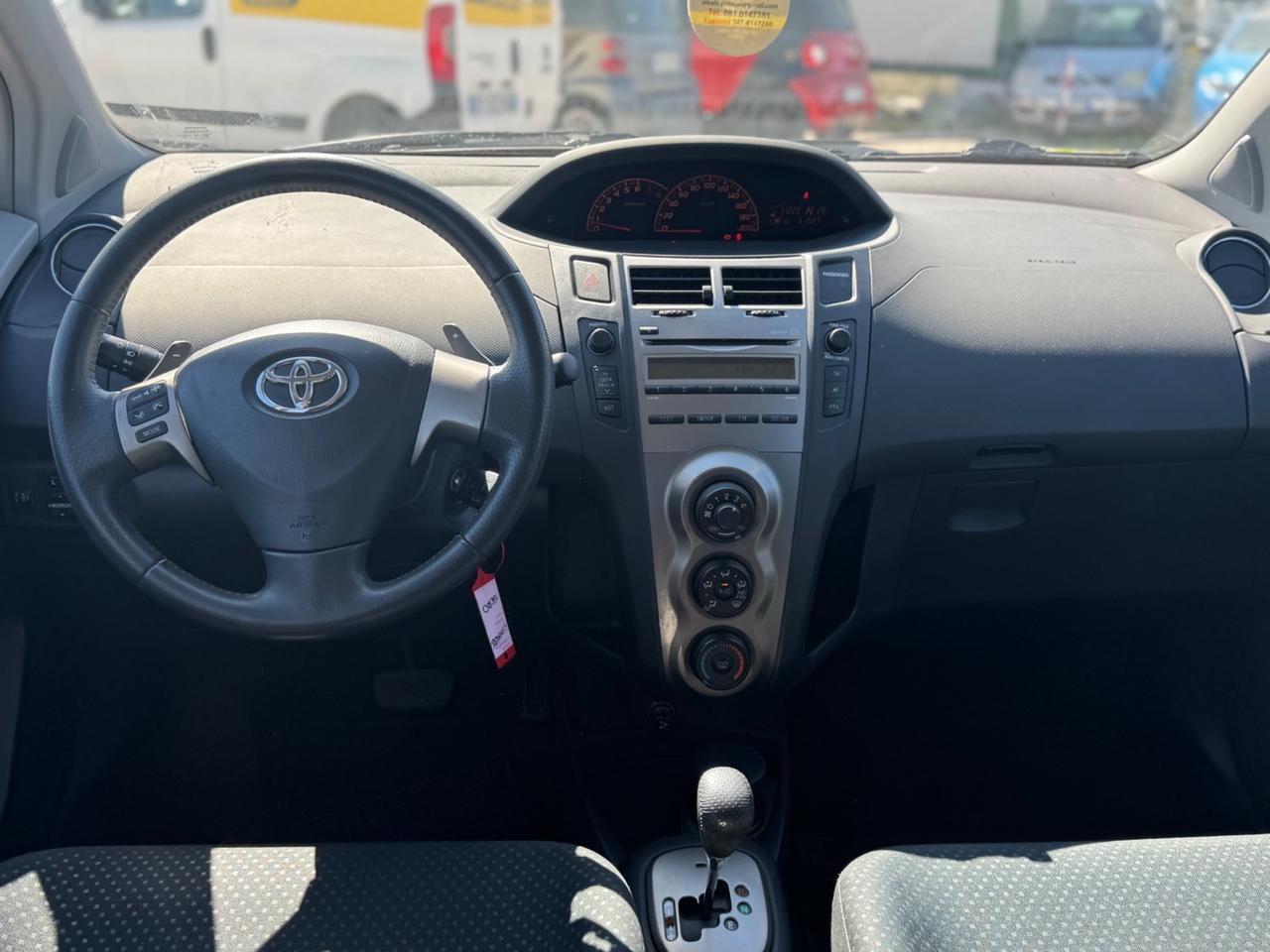 Toyota Yaris 1.0 5 porte Luxury pack automatica